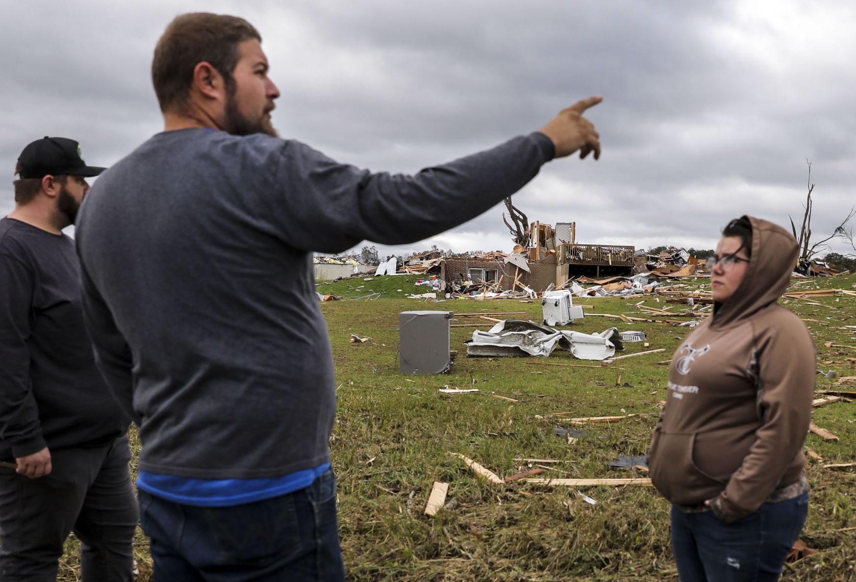 Community cleans up after tornado sweeps through Fredericktown